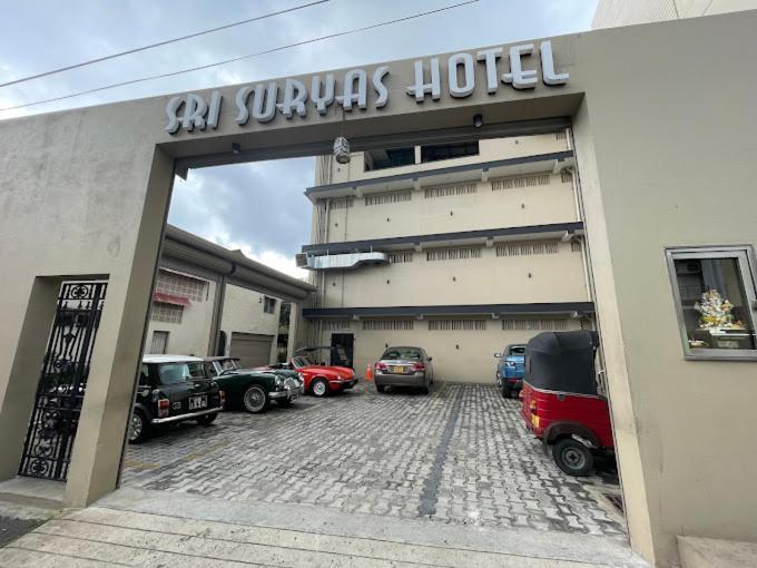 Sri Suryas Hotel Kolombo Zewnętrze zdjęcie